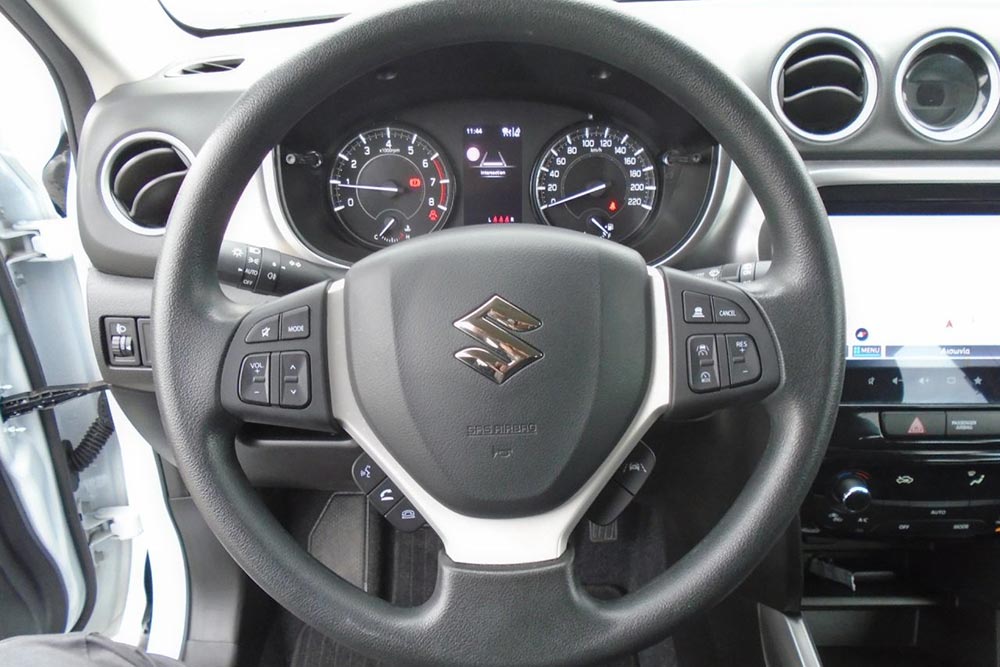 https://cdn.autogreeknews.gr/wp-content/uploads/2026/05/Suzuki-Vitara-2025-sfakianakis-epiloges-6.jpg