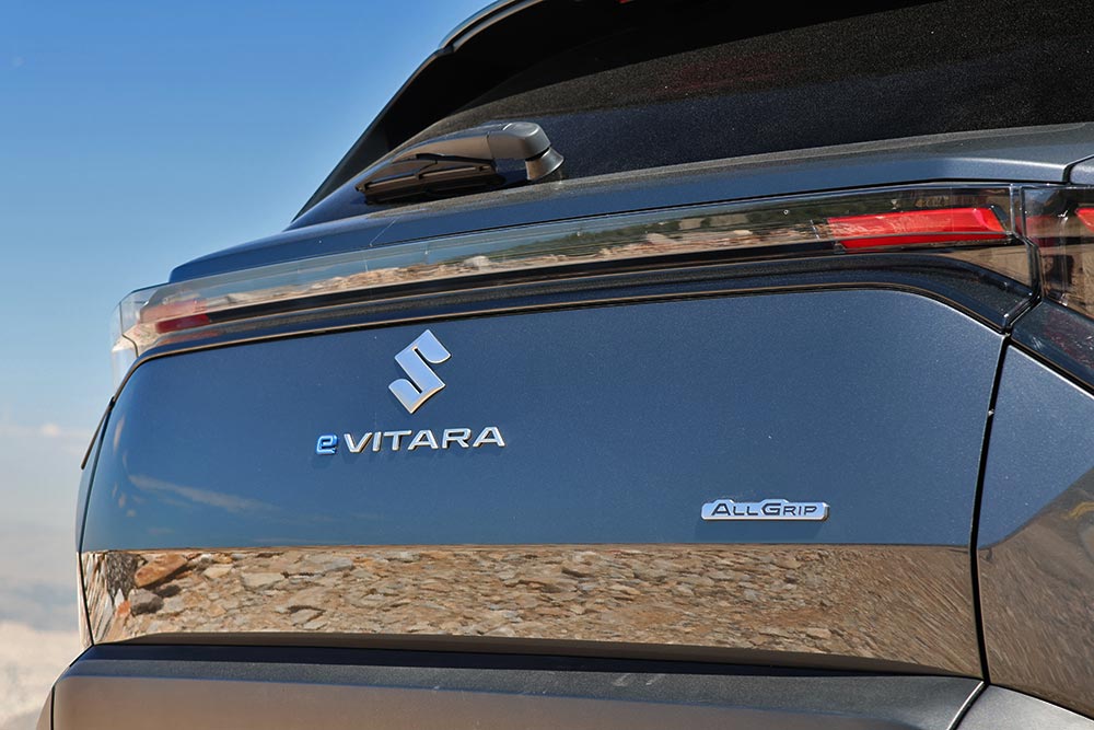 https://cdn.autogreeknews.gr/wp-content/uploads/2026/05/Suzuki-e-Vitara-4WD-4.jpg