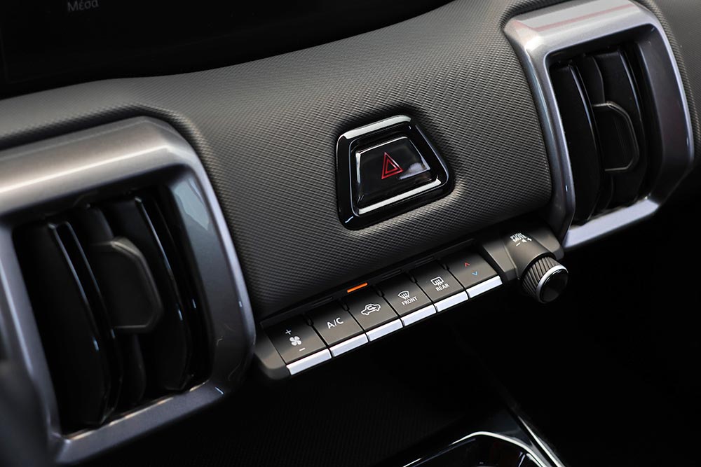 https://cdn.autogreeknews.gr/wp-content/uploads/2026/05/Suzuki-e-Vitara-interior-15.jpg