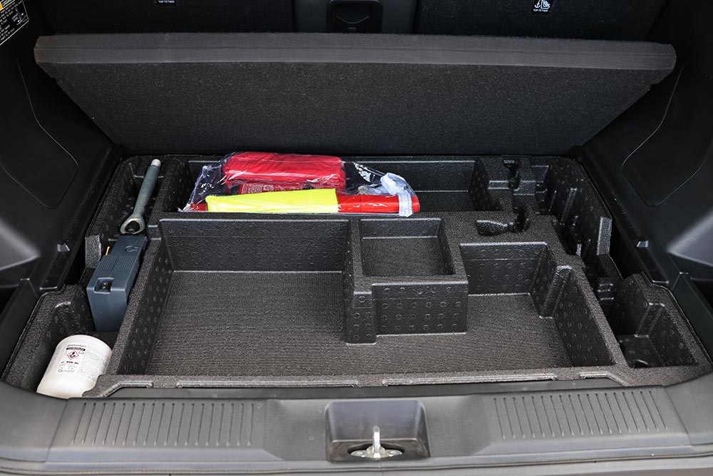 https://cdn.autogreeknews.gr/wp-content/uploads/2026/05/Suzuki-e-Vitara-interior-24.jpg