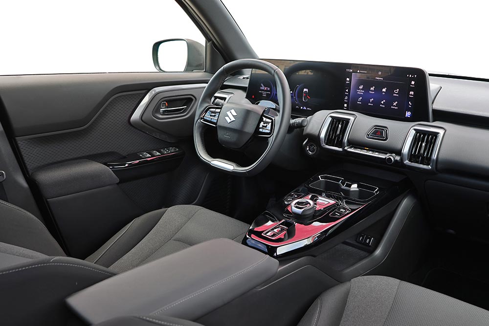 https://cdn.autogreeknews.gr/wp-content/uploads/2026/05/Suzuki-e-Vitara-interior-3.jpg