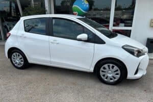 Toyota-Yaris-2019-4