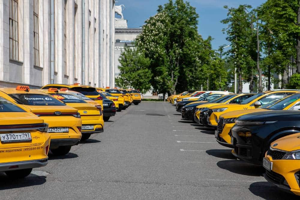 https://cdn.autogreeknews.gr/wp-content/uploads/2026/05/best-taxi-driver-russia-02.jpg