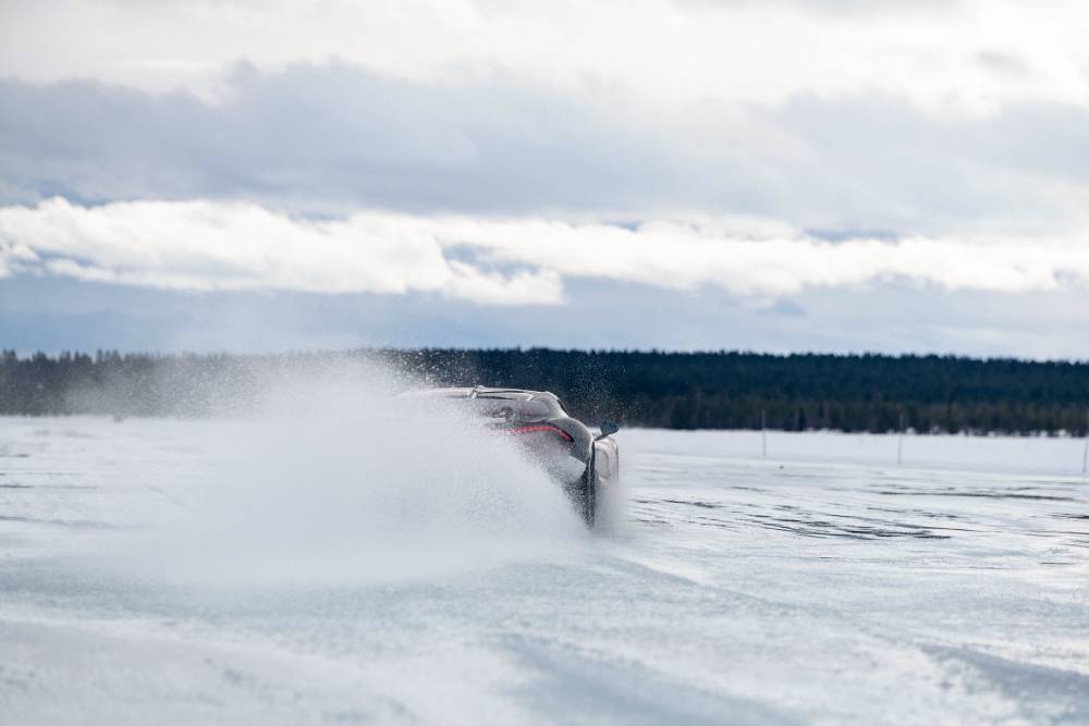 https://cdn.autogreeknews.gr/wp-content/uploads/2026/05/bugatti-tourbillon-snow-testing-4.jpg