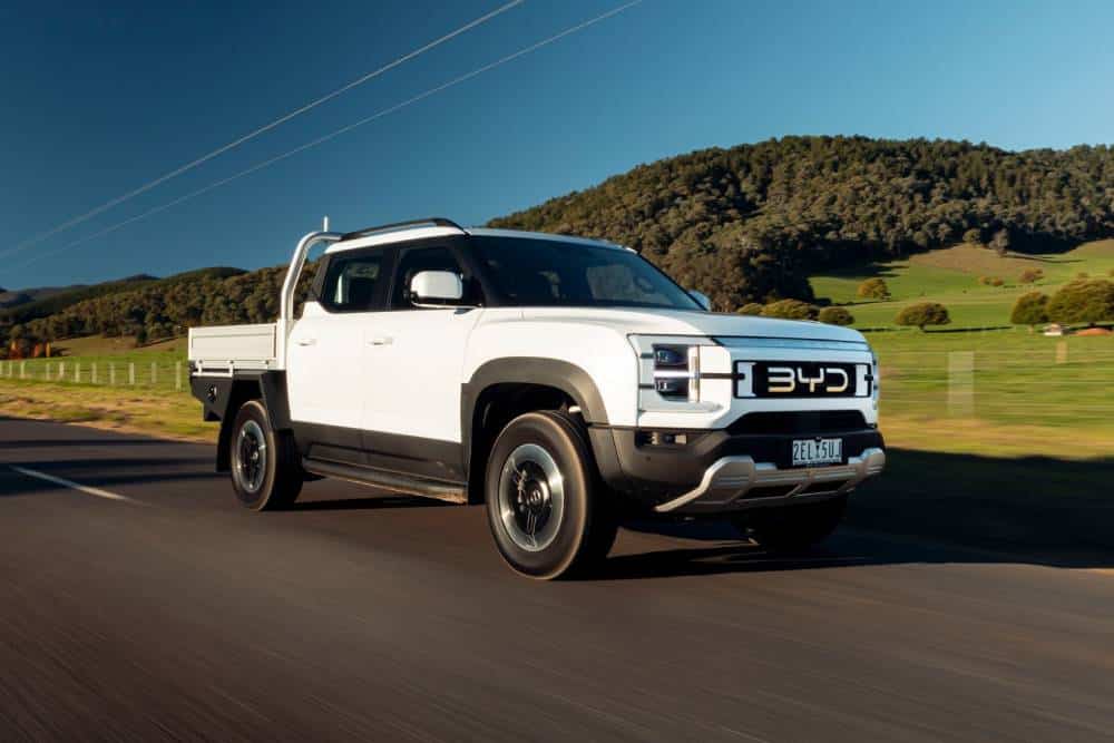 https://cdn.autogreeknews.gr/wp-content/uploads/2026/05/byd-shark-6-dynamic-cab-1.jpg