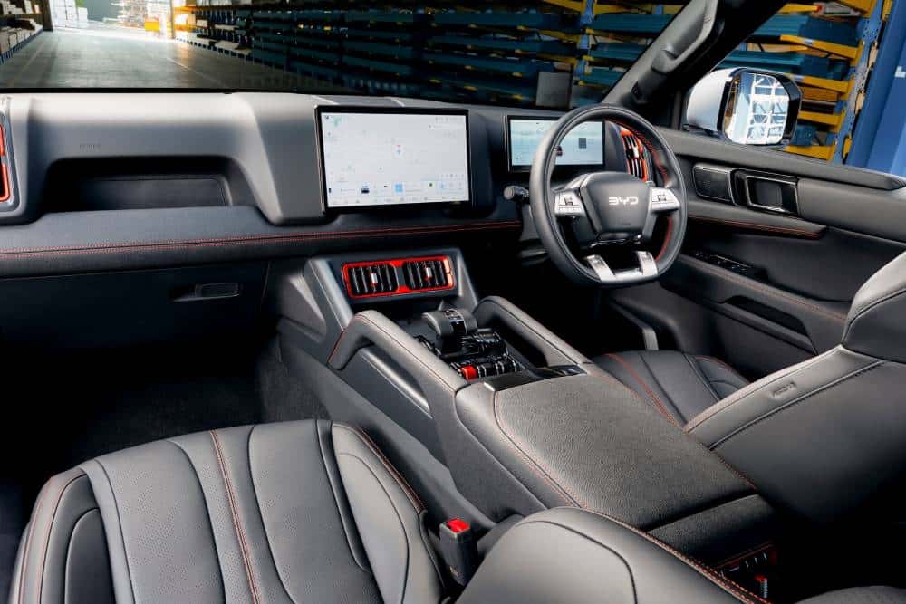 https://cdn.autogreeknews.gr/wp-content/uploads/2026/05/byd-shark-6-dynamic-cab-2.jpg