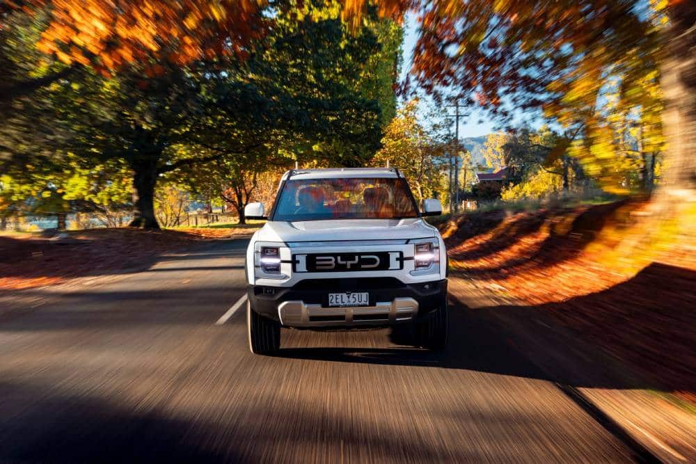 https://cdn.autogreeknews.gr/wp-content/uploads/2026/05/byd-shark-6-dynamic-cab-5.jpg