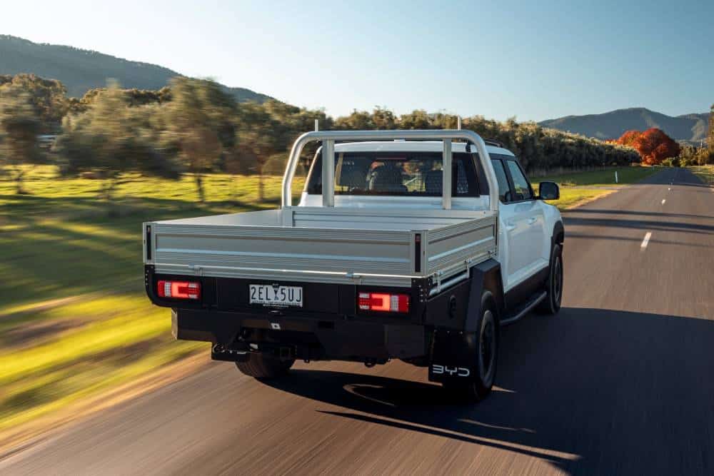 https://cdn.autogreeknews.gr/wp-content/uploads/2026/05/byd-shark-6-dynamic-cab-6.jpg