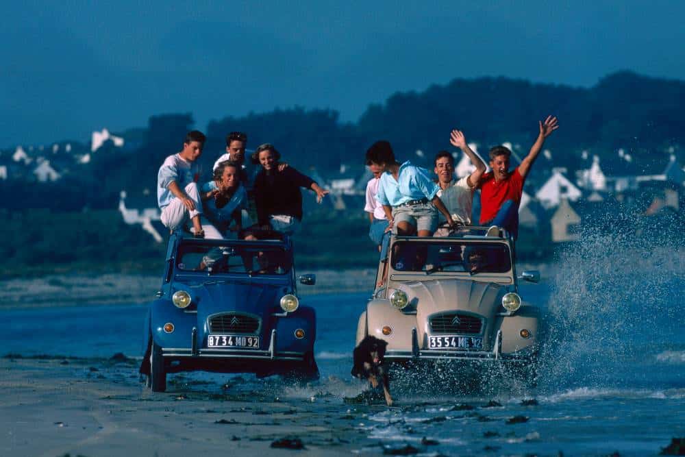 https://cdn.autogreeknews.gr/wp-content/uploads/2026/05/citroen_2cv.jpg
