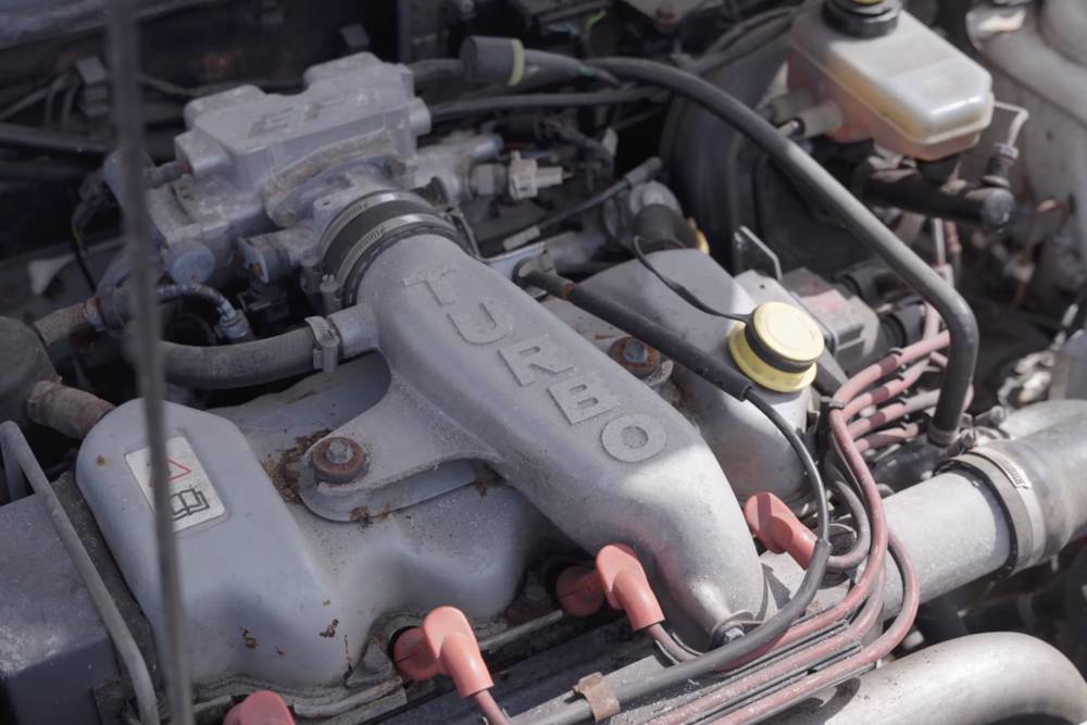 https://cdn.autogreeknews.gr/wp-content/uploads/2026/05/ford-fiesta-rs-turbo-sat-parked-25-years-2.jpg