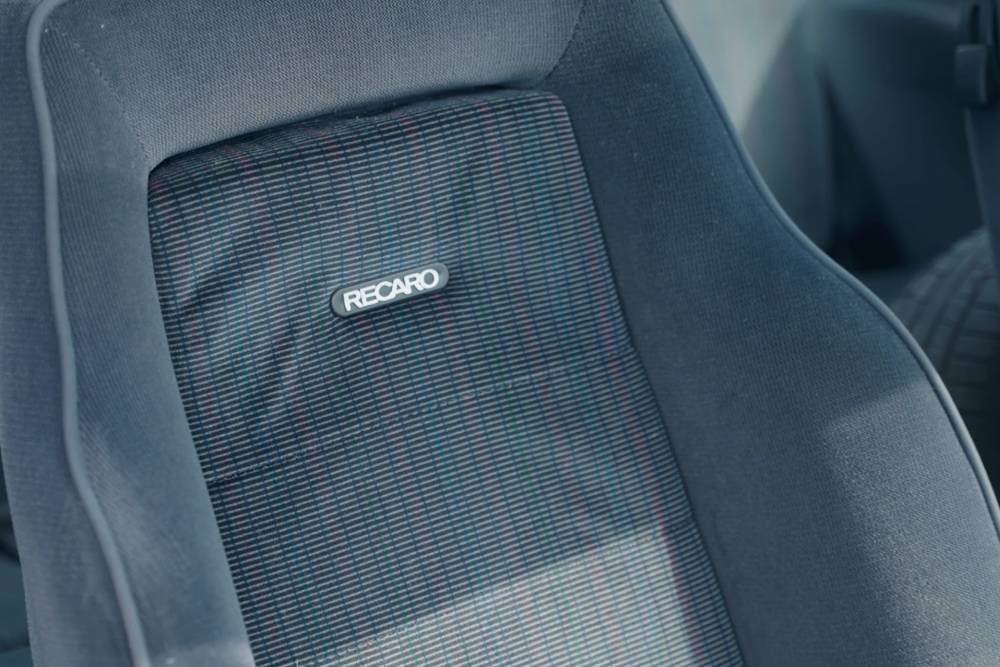 https://cdn.autogreeknews.gr/wp-content/uploads/2026/05/ford-fiesta-rs-turbo-sat-parked-25-years-4.jpg