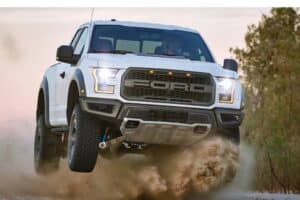 Σχολή οδήγησης με τα πιο κτηνώδη Ford Raptor (+video)
