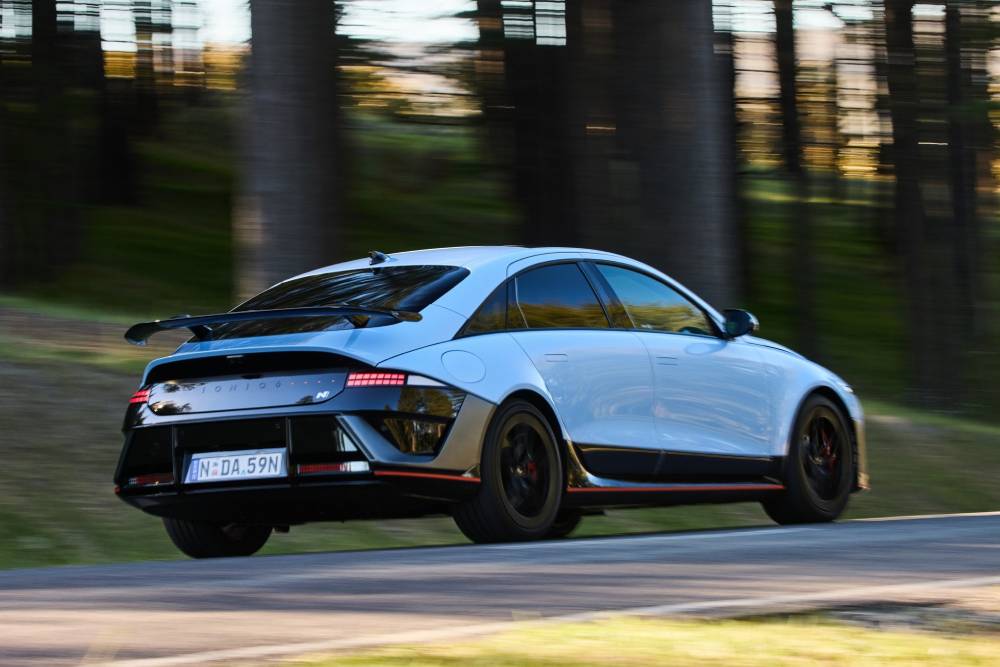 https://cdn.autogreeknews.gr/wp-content/uploads/2026/05/hyundai-ioniq-6-awards-7.jpg
