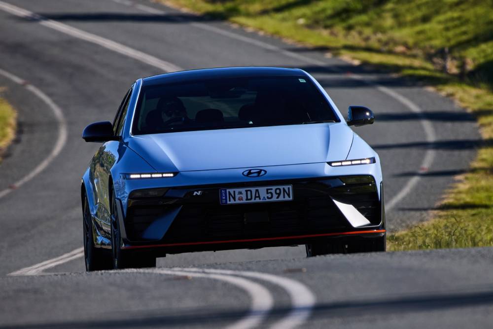 https://cdn.autogreeknews.gr/wp-content/uploads/2026/05/hyundai-ioniq-6-awards-8.jpg