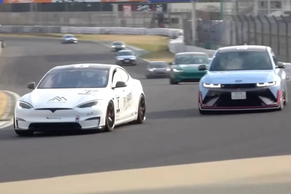 https://cdn.autogreeknews.gr/wp-content/uploads/2026/05/japan-ev-racing.jpg