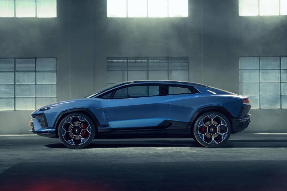 https://cdn.autogreeknews.gr/wp-content/uploads/2026/05/lamborghini-ferrari-ev-3.jpg