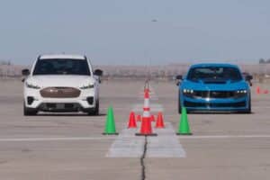 Μίλια μπροστά από τη Mach-E η Mustang σε πωλήσεις