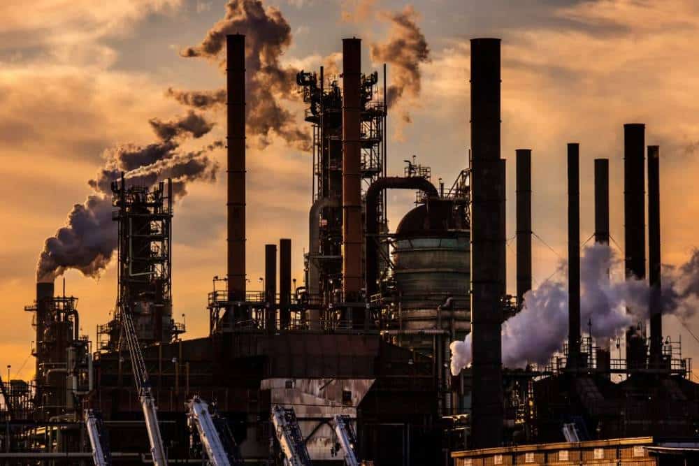 https://cdn.autogreeknews.gr/wp-content/uploads/2026/05/oil-companies.jpg