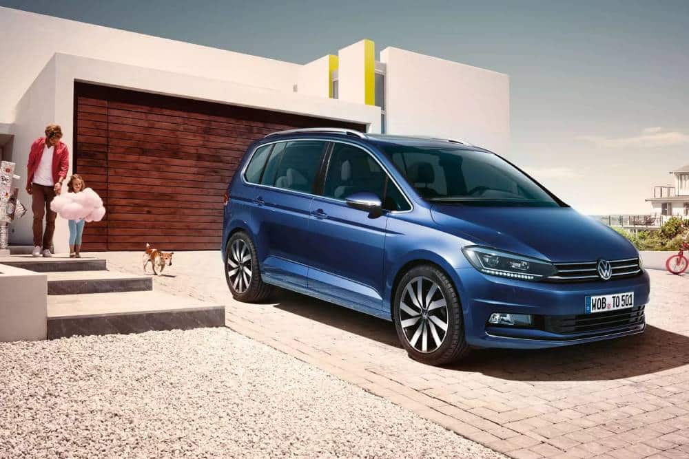 https://cdn.autogreeknews.gr/wp-content/uploads/2026/05/volkswagen-retires-touran-1.jpg
