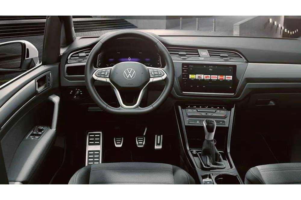 https://cdn.autogreeknews.gr/wp-content/uploads/2026/05/volkswagen-retires-touran-2.jpg