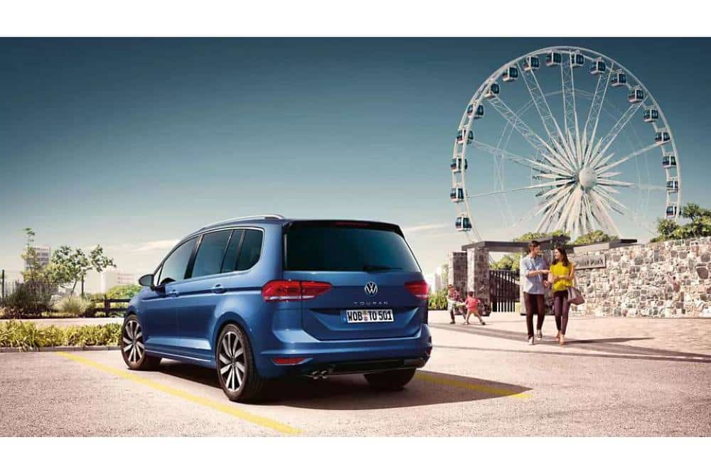 https://cdn.autogreeknews.gr/wp-content/uploads/2026/05/volkswagen-retires-touran-4.jpg