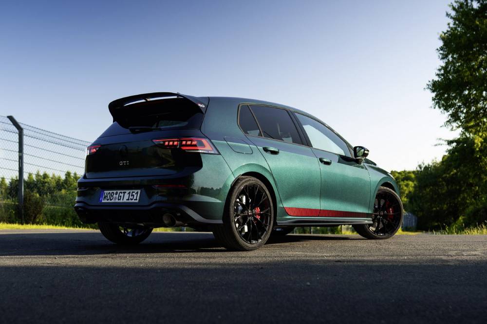 https://cdn.autogreeknews.gr/wp-content/uploads/2026/05/vw-golf-gti-edition-50-nurburgring-record-2.jpg