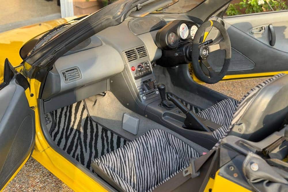 https://cdn.autogreeknews.gr/wp-content/uploads/2026/06/1991-honda-beat-for-sale-4.jpg