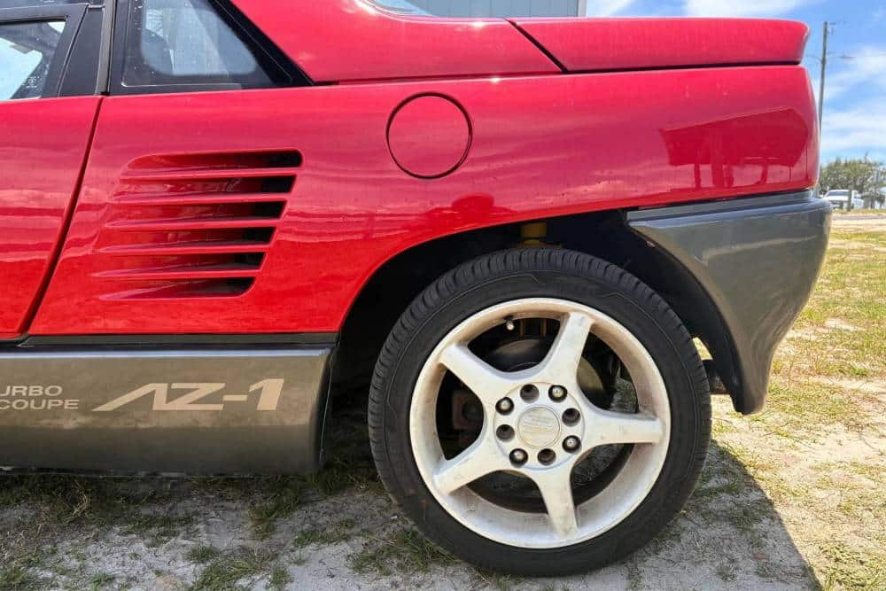 https://cdn.autogreeknews.gr/wp-content/uploads/2026/06/1992-Autozam-AZ1-Cars-Bids-00005-2048x1536-1.jpg