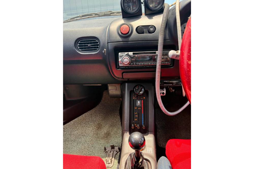 https://cdn.autogreeknews.gr/wp-content/uploads/2026/06/1992-Autozam-AZ1-Cars-Bids-00023.jpg