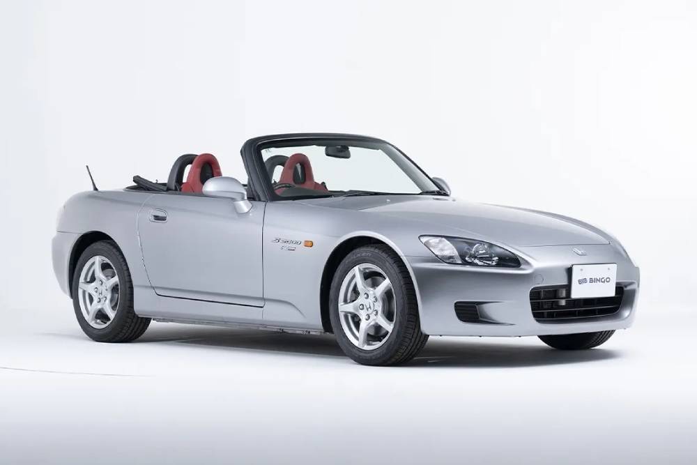https://cdn.autogreeknews.gr/wp-content/uploads/2026/06/2000-Honda-S2000-Auction-Japan-1.jpg