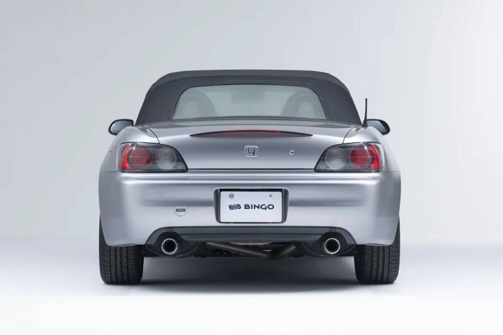 https://cdn.autogreeknews.gr/wp-content/uploads/2026/06/2000-Honda-S2000-Auction-Japan-4.jpg