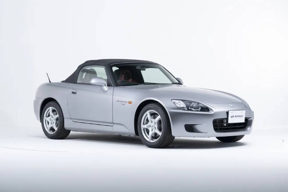 https://cdn.autogreeknews.gr/wp-content/uploads/2026/06/2000-Honda-S2000-Auction-Japan-9.jpg