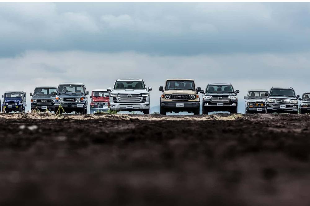 https://cdn.autogreeknews.gr/wp-content/uploads/2026/06/2024-toyota-land-cruiser-70-series-jdm.jpg