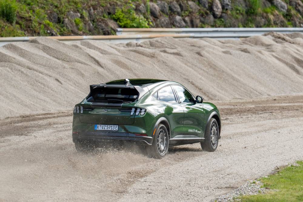 https://cdn.autogreeknews.gr/wp-content/uploads/2026/06/2026_Ford_Mustang_Mach-E_Rally_17.jpg