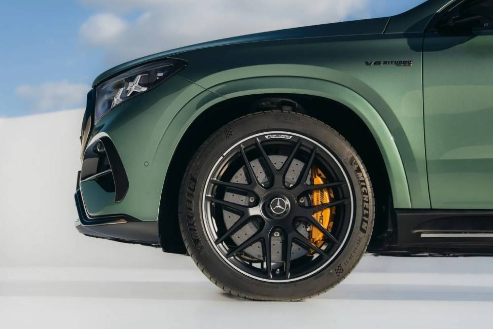 https://cdn.autogreeknews.gr/wp-content/uploads/2026/06/2027-Mercedes-AMG-GLE-GLS-63-12-2048x1366-1.jpg