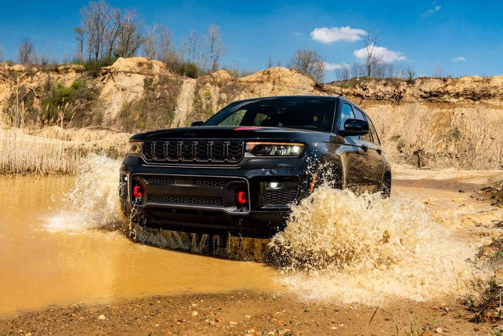 https://cdn.autogreeknews.gr/wp-content/uploads/2026/06/2027-jeep-grand-cherokee-trailhawk-1.jpg