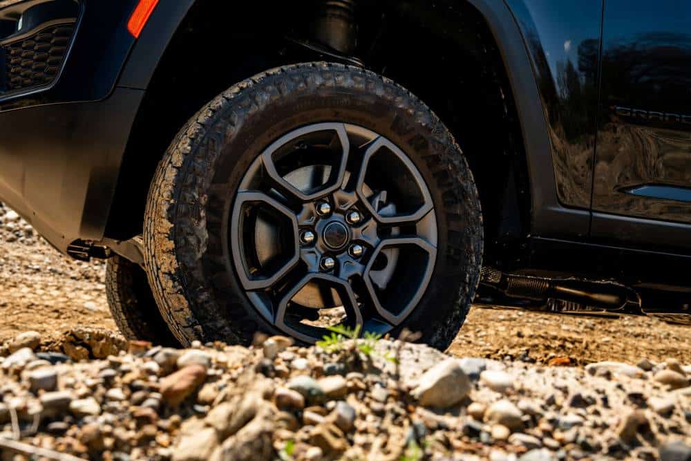 https://cdn.autogreeknews.gr/wp-content/uploads/2026/06/2027-jeep-grand-cherokee-trailhawk-3.jpg