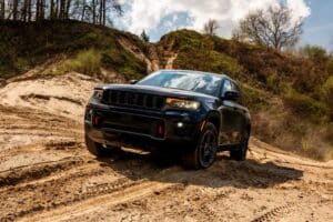 2027-jeep-grand-cherokee-trailhawk (8)