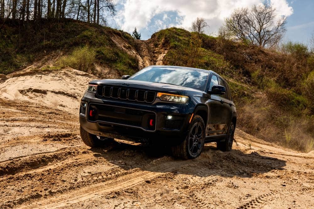https://cdn.autogreeknews.gr/wp-content/uploads/2026/06/2027-jeep-grand-cherokee-trailhawk-8.jpg