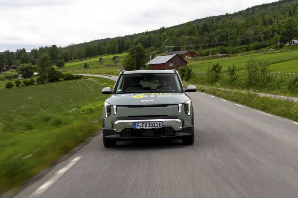 https://cdn.autogreeknews.gr/wp-content/uploads/2026/06/31501-kia-ev2-standard-range-morninghaze-summer-test-norway-elprix-digital-02-1.jpg