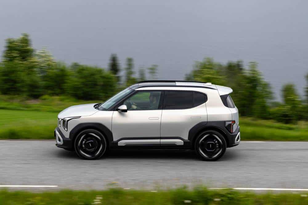 https://cdn.autogreeknews.gr/wp-content/uploads/2026/06/31505-kia-ev2-prototype-summer-test-norway-elprix-digital-05-1.jpg