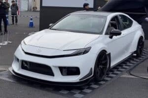 Toyota Camry με 700 ίππους και 2 κινητήρες; Ναι, υπάρχει!
