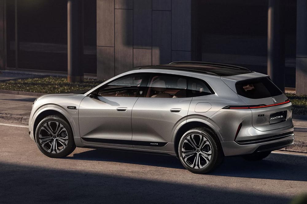 https://cdn.autogreeknews.gr/wp-content/uploads/2026/06/AVATR-07L_rear-three-quater-2.jpg