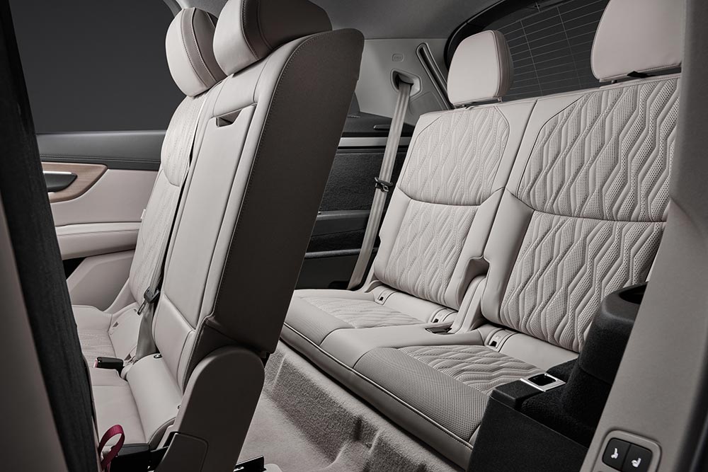 https://cdn.autogreeknews.gr/wp-content/uploads/2026/06/Audi-Q7-13.jpg