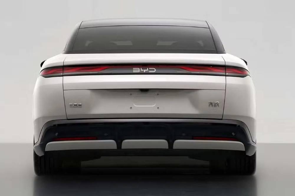 https://cdn.autogreeknews.gr/wp-content/uploads/2026/06/BYD-Great-Han-2_result22.jpg