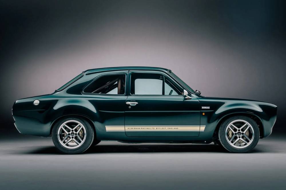 https://cdn.autogreeknews.gr/wp-content/uploads/2026/06/Boreham-Motorworks-Ford-Escort-Mk1-RS-00005-2048x1-1.jpg