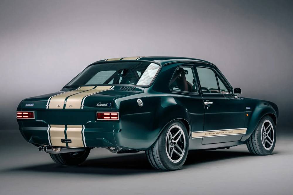 https://cdn.autogreeknews.gr/wp-content/uploads/2026/06/Boreham-Motorworks-Ford-Escort-Mk1-RS-00006-2048x1-1.jpg
