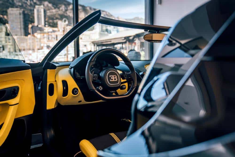 https://cdn.autogreeknews.gr/wp-content/uploads/2026/06/Bugatti_showroom-2.jpg