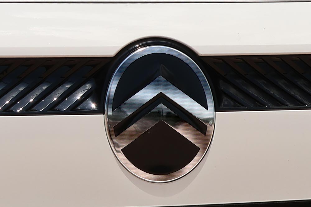 https://cdn.autogreeknews.gr/wp-content/uploads/2026/06/Citroen-logo.jpg