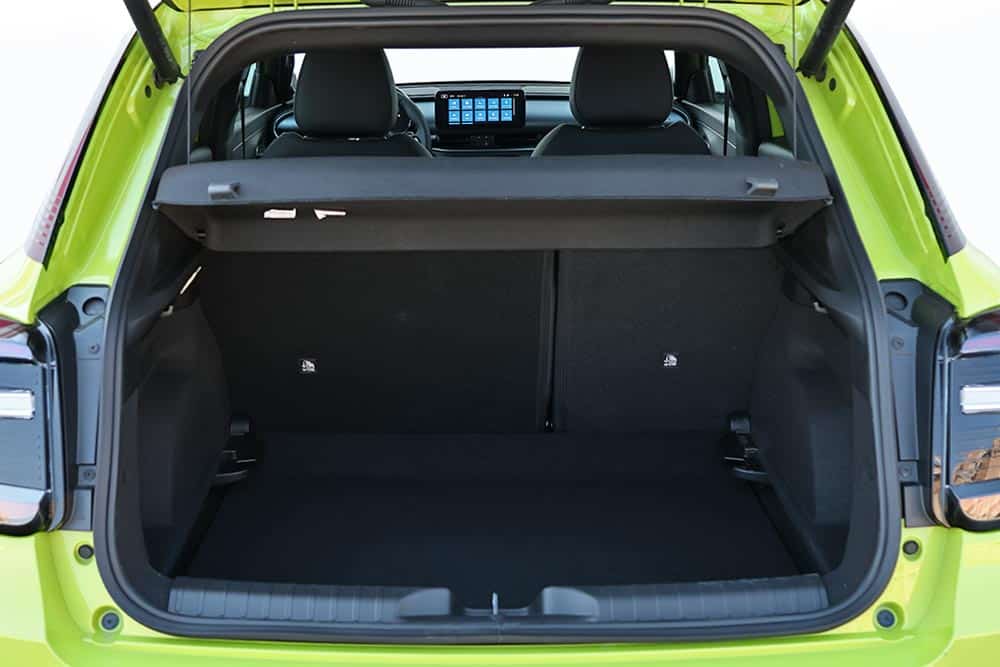 https://cdn.autogreeknews.gr/wp-content/uploads/2026/06/Fiat-600-1.2-Hybrid-145-17.jpg